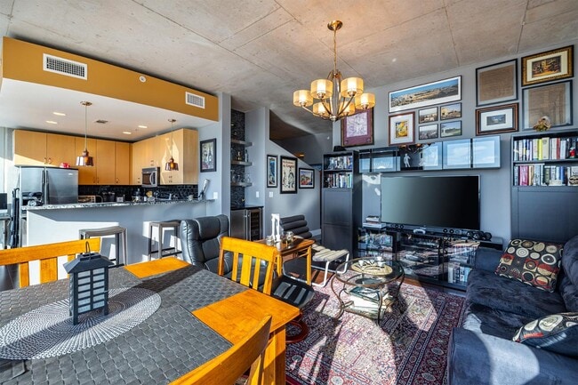 Building Photo - 777 N Ashley Dr