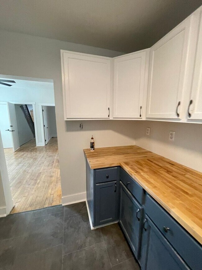 Building Photo - Your Ideal Living Space!