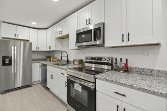 Building Photo - 13648 Track Ln