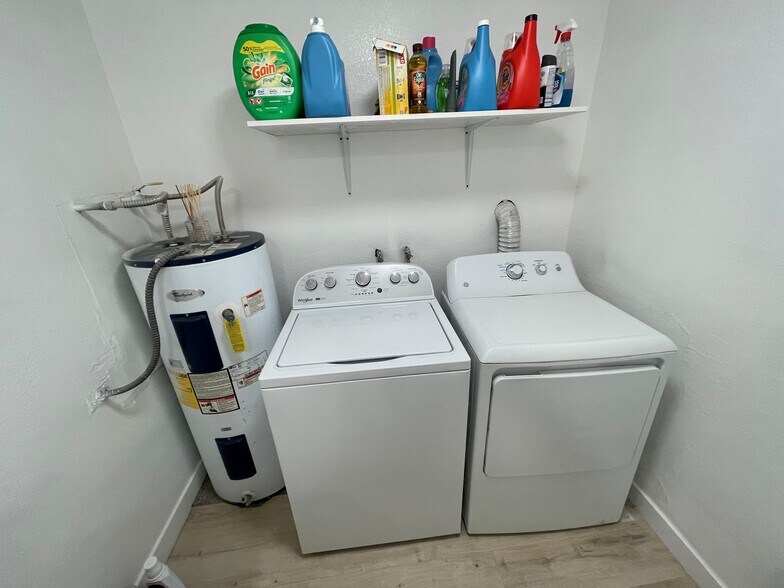 Building Photo - 325 S 200 E