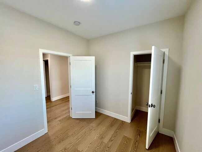 Building Photo - SPECTACULAR, TOP FLOOR 2 BED/1 BATH FULLY RENOVATED!!!