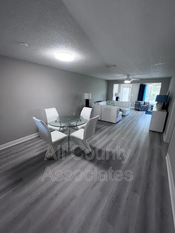 Building Photo - 4122 Hampton Dr