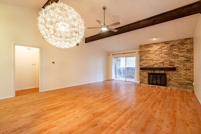 Building Photo - Stunning 2 Bedrooms, 2 Bathrooms in Quail ...