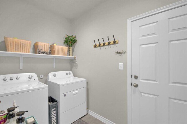 Building Photo - 305 Satsuma Dr