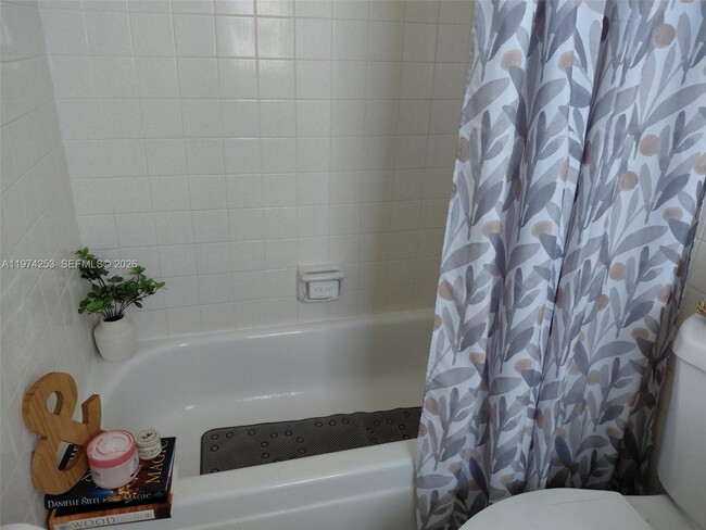 Building Photo - 1431 SW 24th Ct