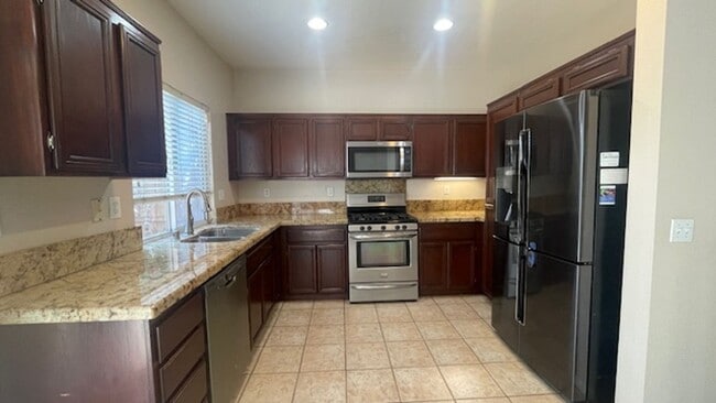 Building Photo - Gorgeous 4 Bedroom, 2.5 Bath with Loft in Rancho Del Oro For Rent!