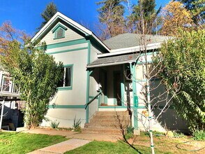 Building Photo - Darling 1-bedroom duplex home near histori...