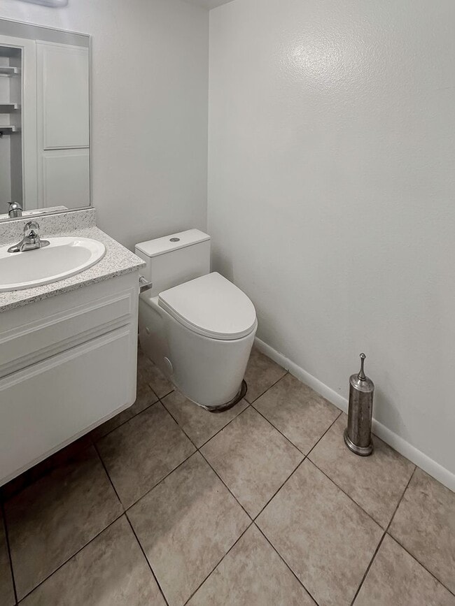 Building Photo - JUST REMODELED! Great Floor Plan! 2 Bedroom 2 Bathroom Townhome FOR RENT!