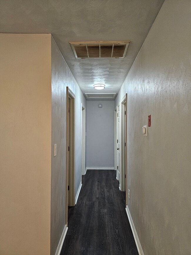 Building Photo - 803 Haskins Dr