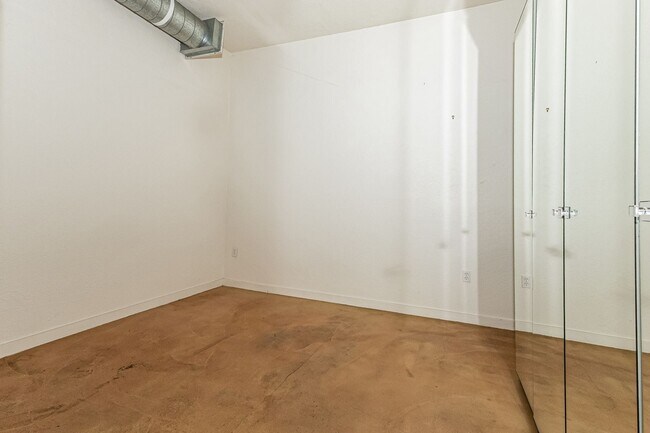 Building Photo - 2 Bedroom Condo Available In West Clawson Lofts!