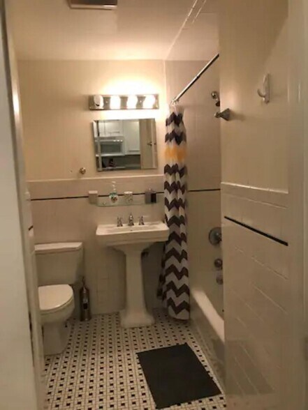 Building Photo - 63 Van Reipen Ave