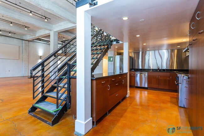 Building Photo - SoMA: Ground Level Conversion Live/Work Lo...