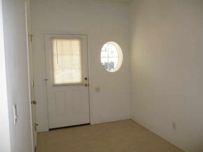 Building Photo - Lakeside Plantation Townhome, North Port