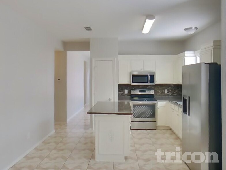 Building Photo - 7112 Avington Way