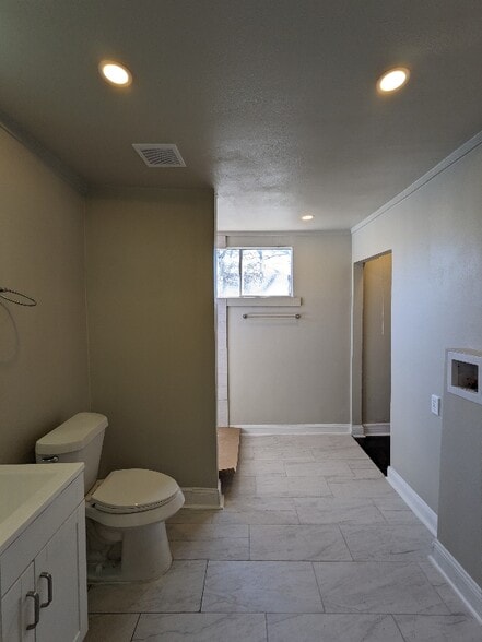 Building Photo - 534 E Sycamore St