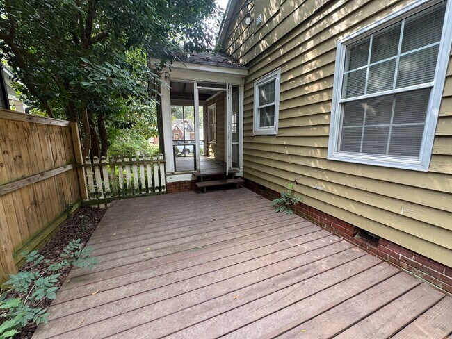 Building Photo - 2213 Chesterfield Ave