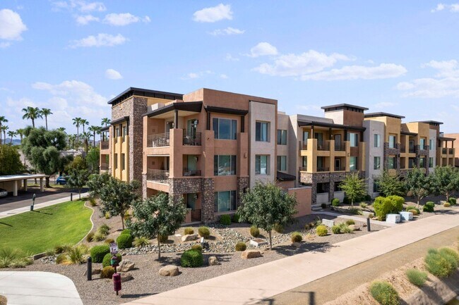 Building Photo - 4803 N Woodmere Fairway