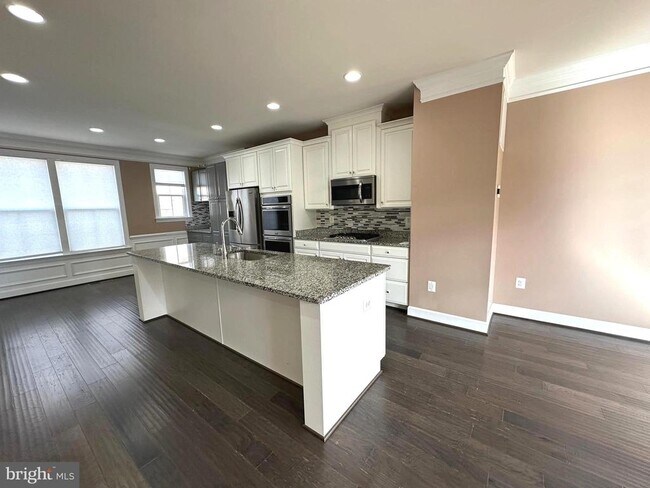 Building Photo - 3697 Ambrose Hills Rd