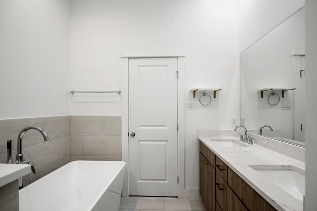 Building Photo - 594 Janisch Rd