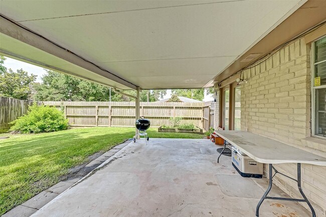 Building Photo - 16355 Sierra Grande Dr