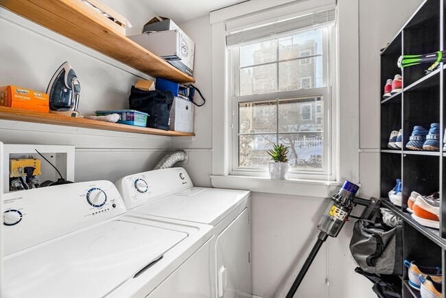 Building Photo - 87 Condor St