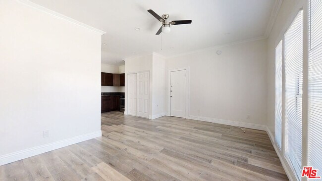 Building Photo - 5522 Sierra Vista Ave