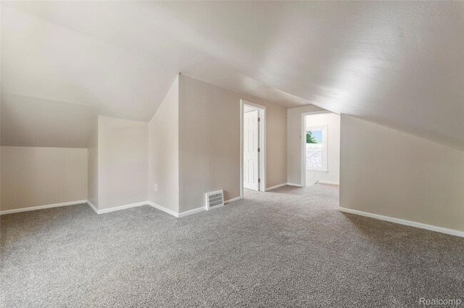 Building Photo - 15450 Lola Dr
