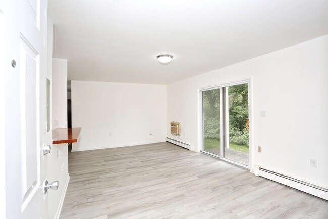 Building Photo - 366 Concord Ln