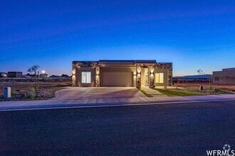 Building Photo - PETS ALLOWED!  Spacious & Modern 3-Bedroom...