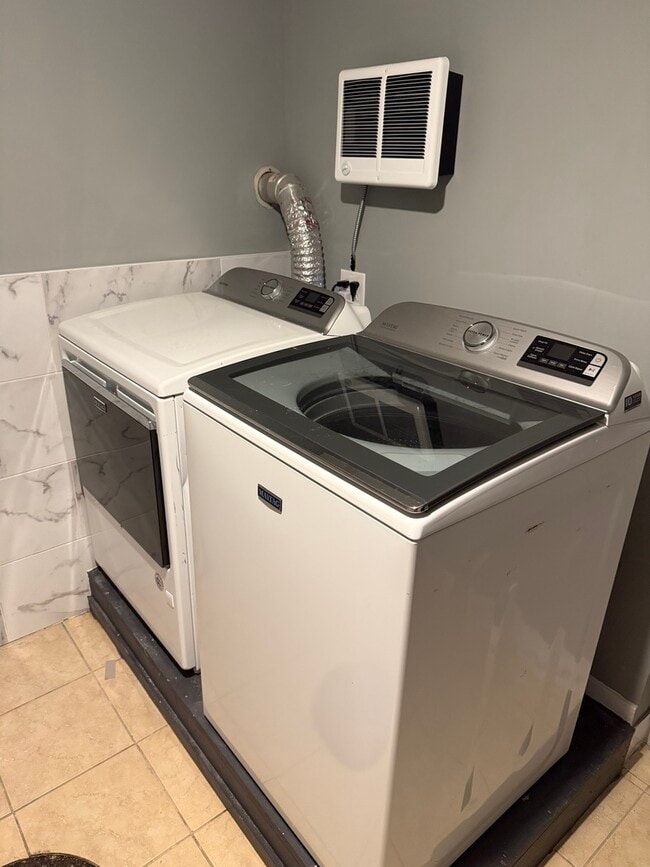 Building Photo - 5040 W Berenice Ave