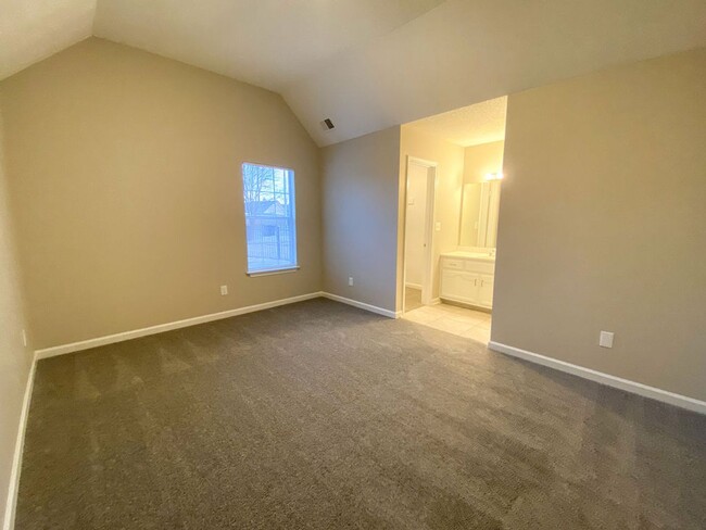 Building Photo - Recently renovated 3 bed and 2 bath home n...