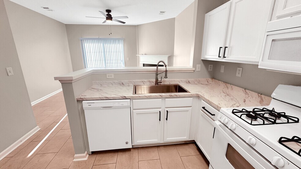 Building Photo - 3389 Hidden Cove Cir