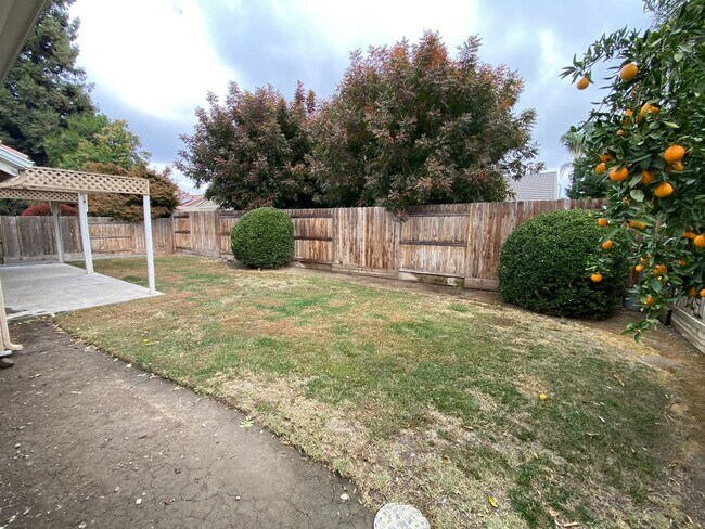 Building Photo - Coming soon, Beautiful Home located SE Visalia!