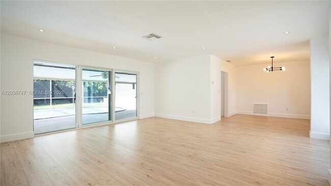 Building Photo - 15340 SW 85th Ave