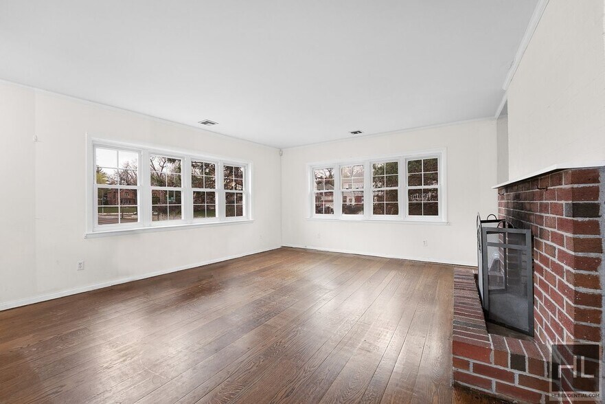 Building Photo - 188 STREET