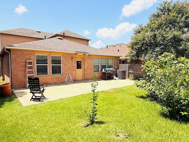 Building Photo - 5818 Kenwood