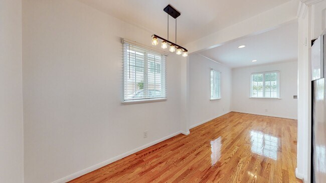 Dining room - 10876 National Blvd