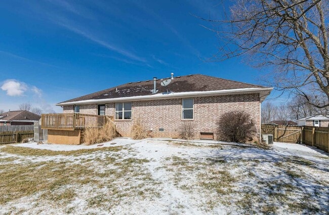 Building Photo - Updated 3-Bed, 2-Bath All-Brick Home for R...