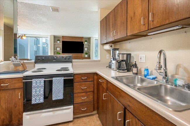 Building Photo - Charming Furnished Condo in Taku/Campbell - Everything You Need in One Place!