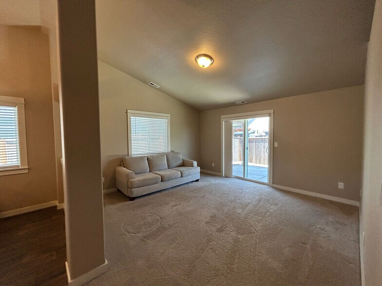Living Area - 511 Casting St SE