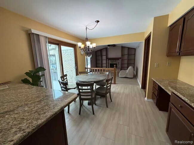 Building Photo - 24397 Venice Dr