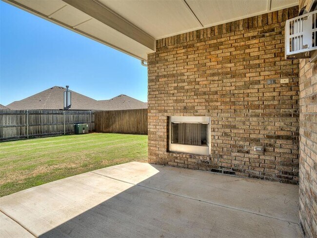 Building Photo - 800 Bison Crossing Dr