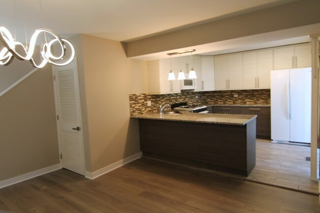 Building Photo - 700 Colby Ct