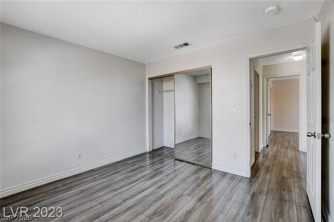 Building Photo - 8429 Sewards Bluff Ave