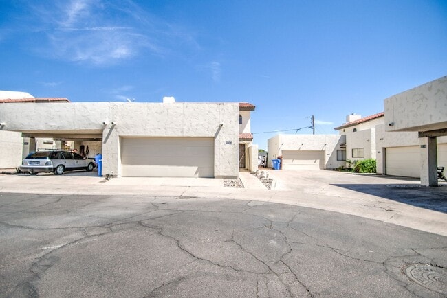 Building Photo - Spacious Villa for rent in Phoenix!