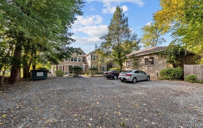 Building Photo - 10 Burnside Ave