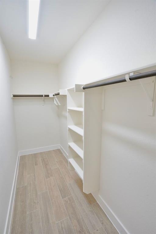 Building Photo - 648 Parkline Dr