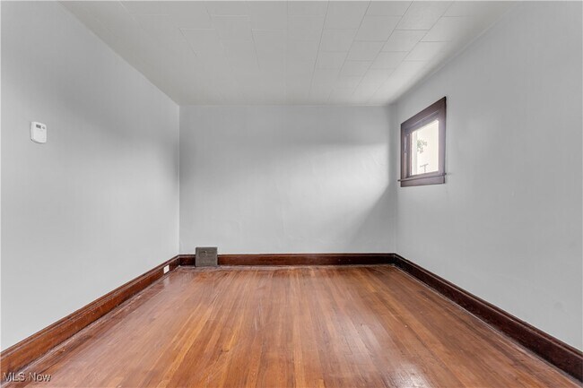 Building Photo - 7902 Rosewood Ave