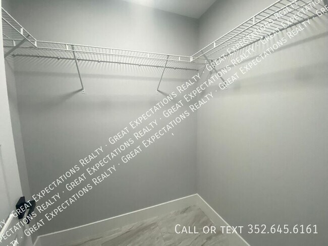 Building Photo - 13679 SE 52nd Ct