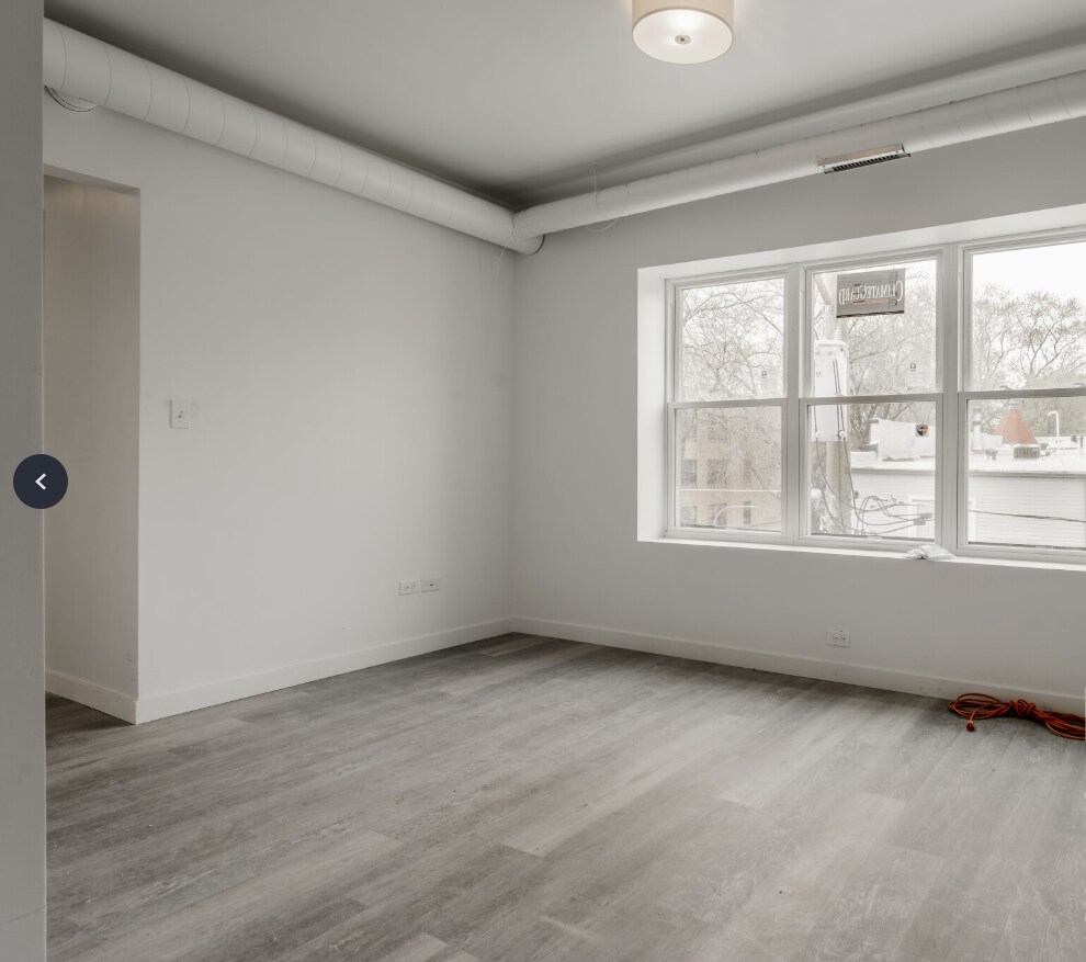 Building Photo - 1710 W Glenlake Ave